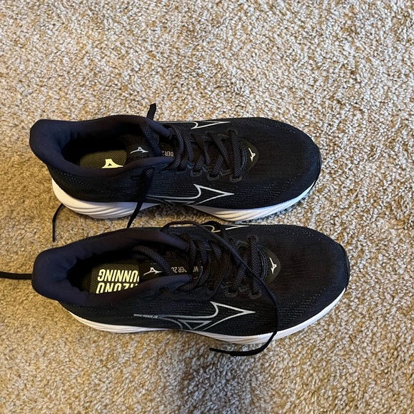 MIZUNO | MIZUNO women running shoes wave rider 28 like new - Picture 2 of 5